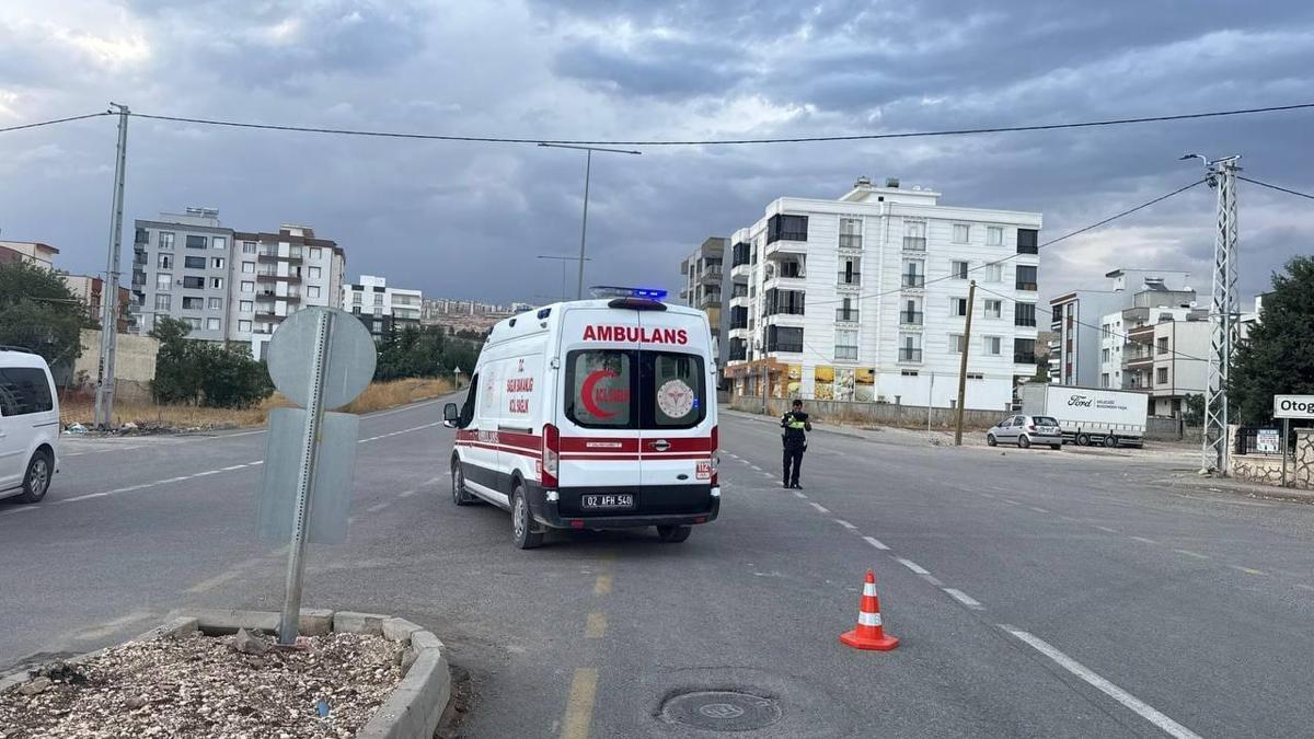 Adıyaman'da otomobil ile motosikletin çarpışması sonucu bir kişi yaralandı