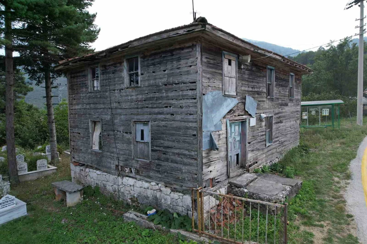 Sakarya'da 78 yıllık tarihi ahşap cami için restorasyon çağrısı yapıldı