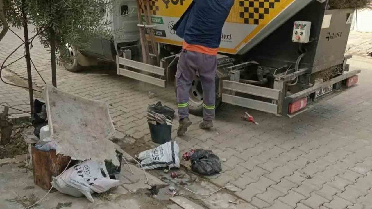 Germencik'te konteyner yanına eski eşya bırakılmasına belediyeden engel uyarısı