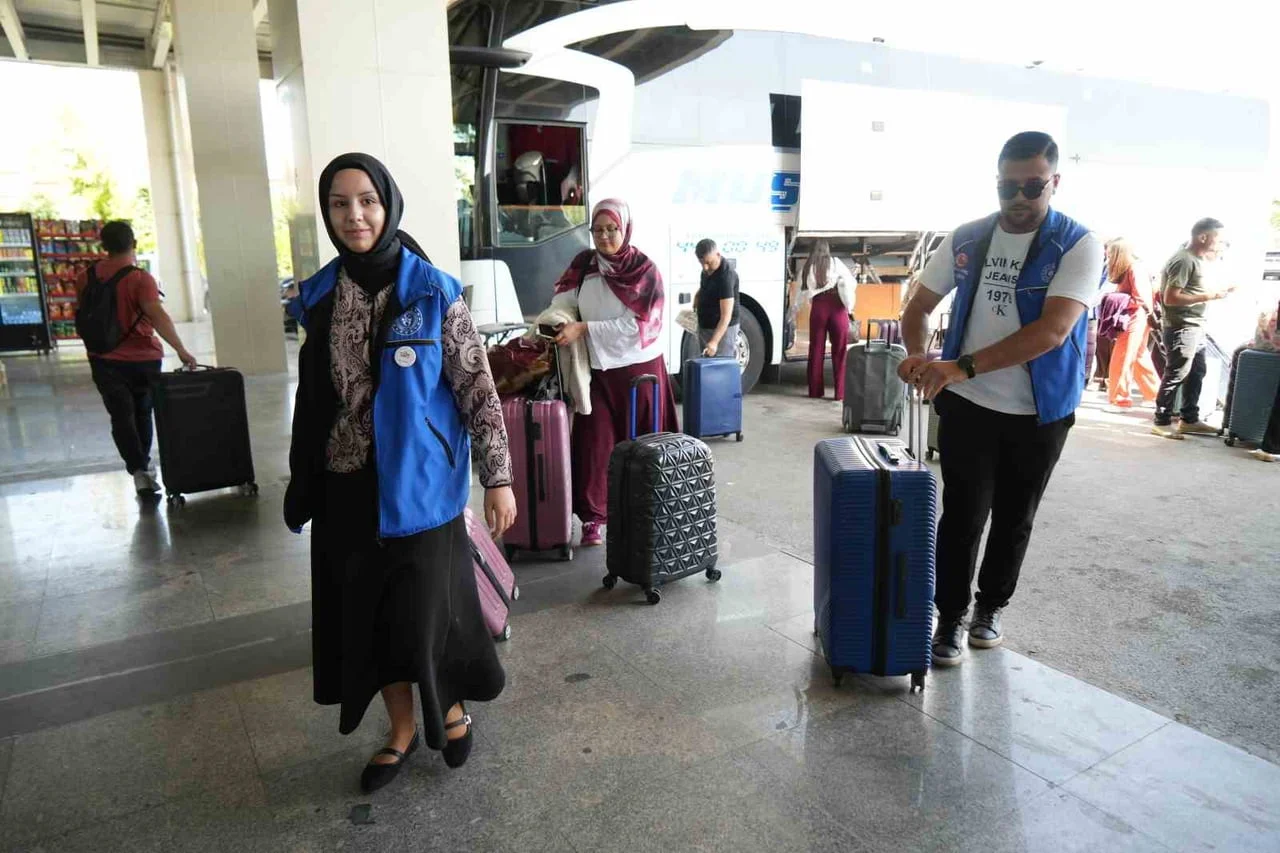 Muş'ta üniversite öğrencileri otogar ve havalimanında karşılanıyor