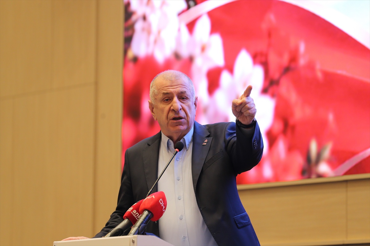 Ümit Özdağ projeleri ve kadrolarıyla seçime hazır olduklarını açıkladı