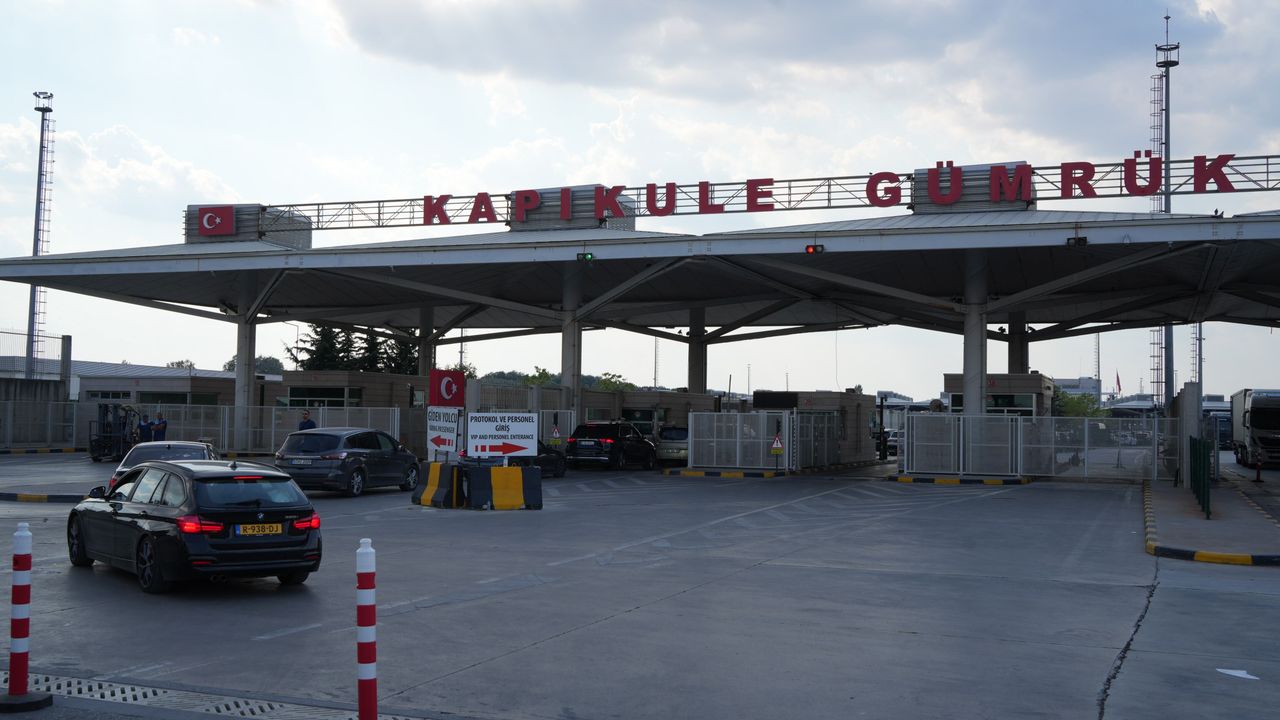 Gurbetçiler tatil sonrası Avrupa'ya dönüş yoluna çıktı