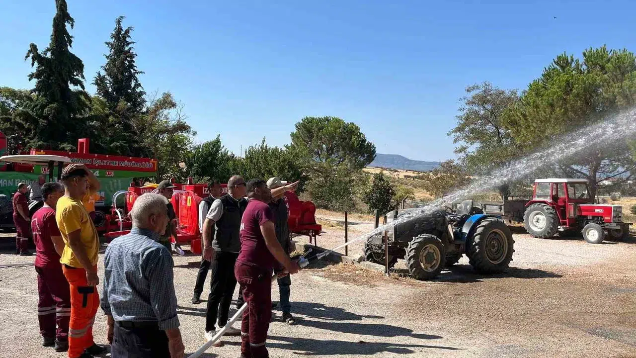 Demirci'deki üç kooperatife yangın söndürme tankerleri teslim edildi