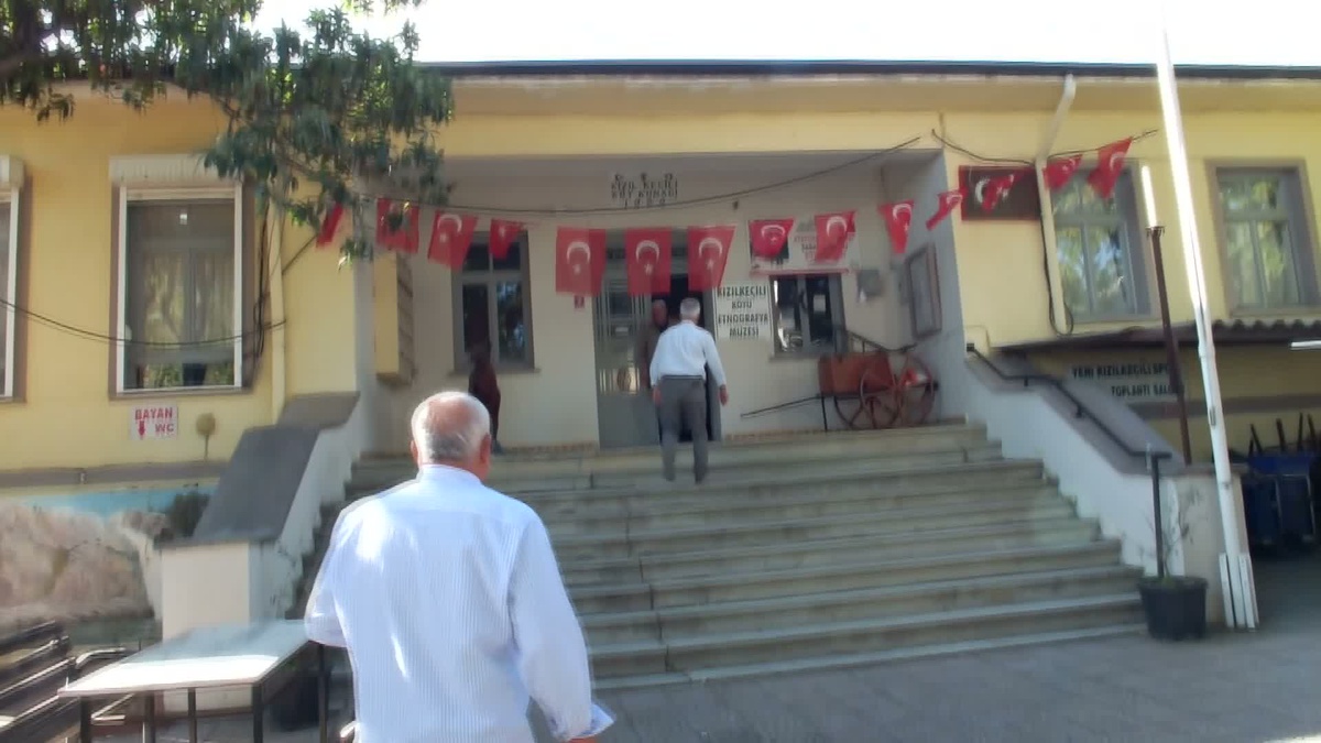 Edremit'te mahalle sakinlerinin bağışlarıyla etnografya müzesi kuruldu
