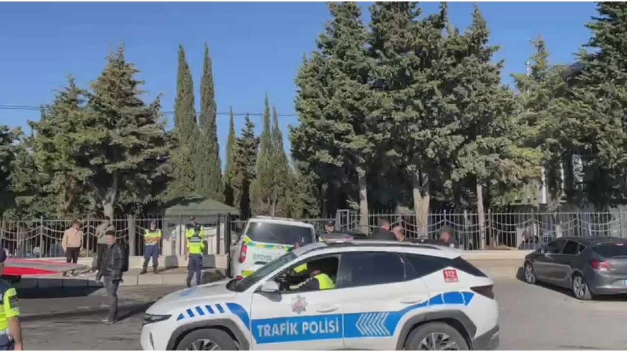 Silivri'de jandarma aracı ile otomobilin çarpışmasında 4 kişi yaralandı