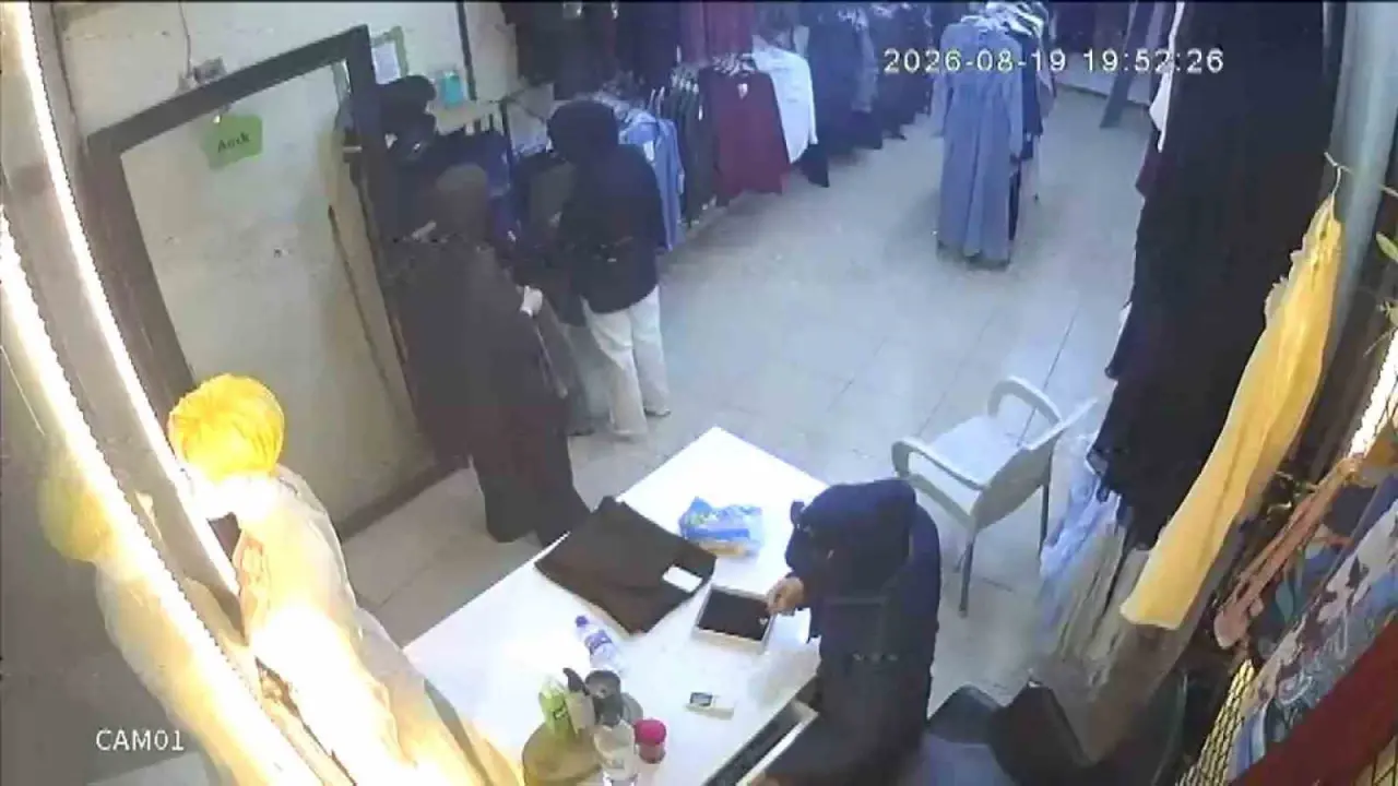 Hatay'da giyim mağazasında müşteri kılığında hırsızlık yapan iki kadın yakalandı
