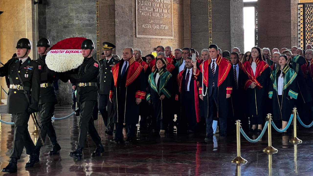 Yargıtay heyeti adli yıl açılışı kapsamında Anıtkabir'de Gazi Mustafa Kemal Atatürk'ü andı