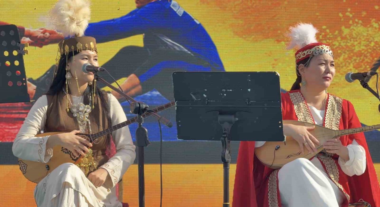 Sultangazi'de 33 ilden 700 sporcu geleneksel spor festivalinde buluştu