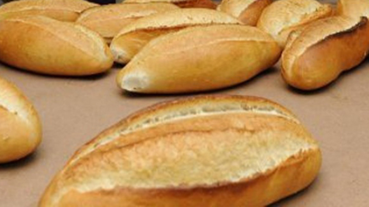 Antalya'da bir çocuğun yediği ekmekten metal parça çıktı iddiası