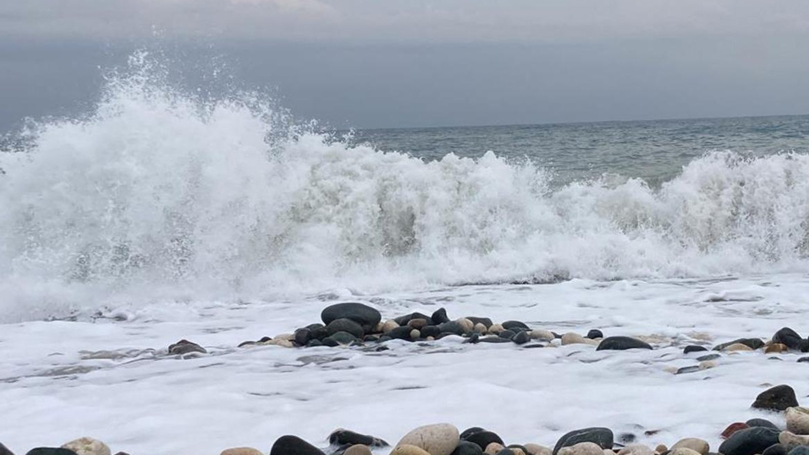Kocaeli, Sakarya ve Samsun'da olumsuz hava şartları nedeniyle denize giriş yasaklandı