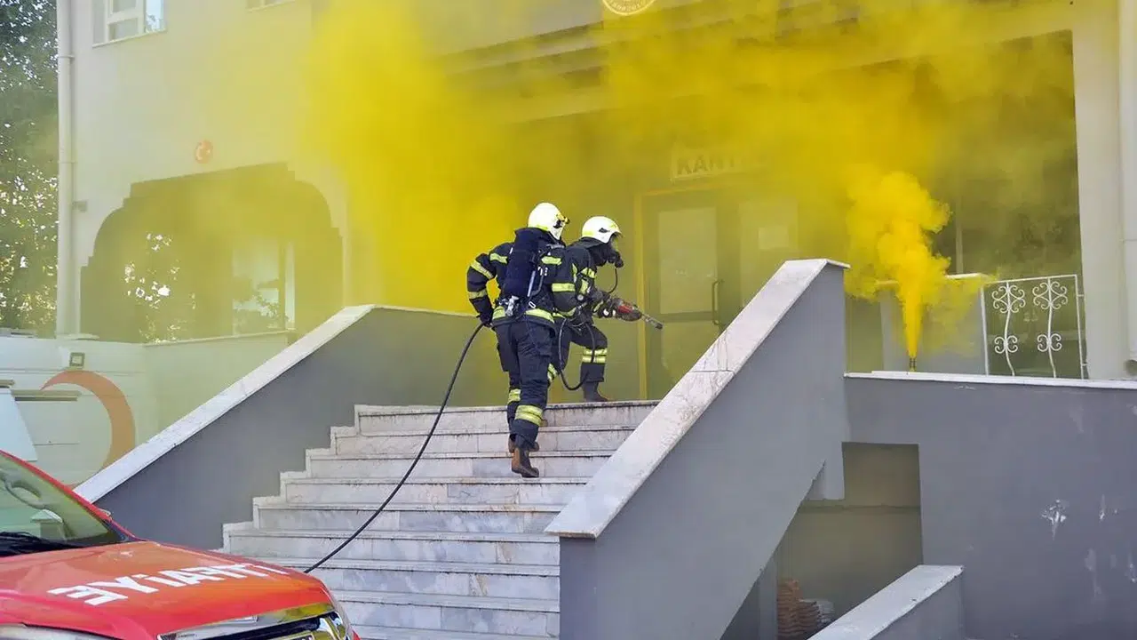 Muğla'da okulda geniş kapsamlı yangın ve afet tatbikatı yapıldı