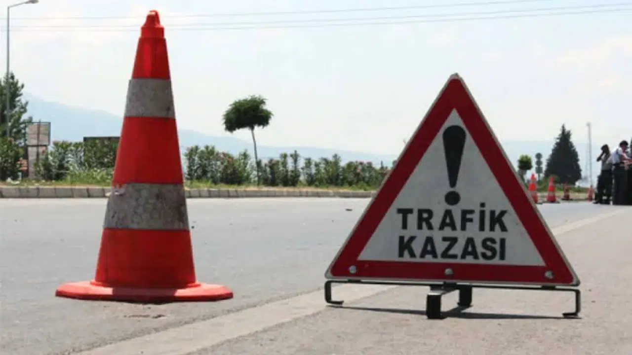 Manisa Turgutlu'da kamyon ile motosiklet çarpıştı: 17 yaşındaki genç öldü