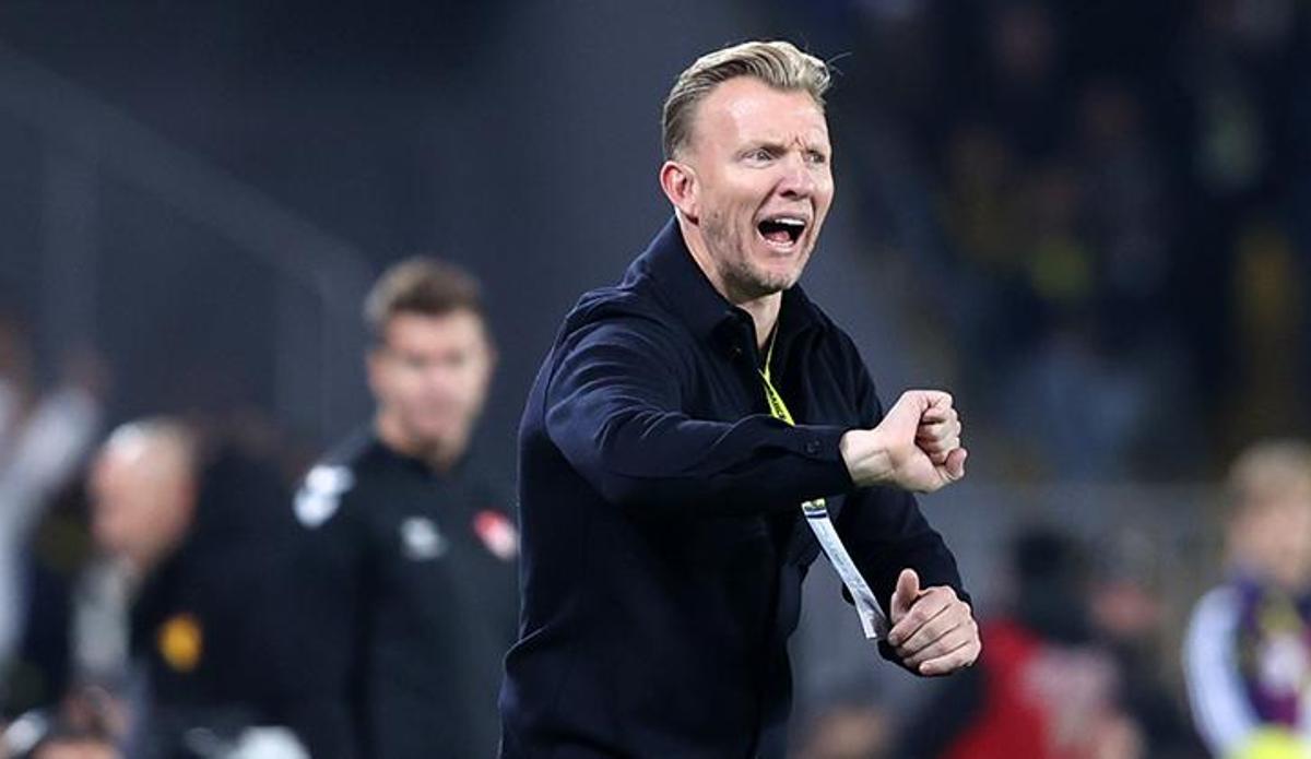 Fenerbahçe Teknik Sorumlusu Dirk Kuyt, Göztepe mağlubiyeti sonrası özür diledi