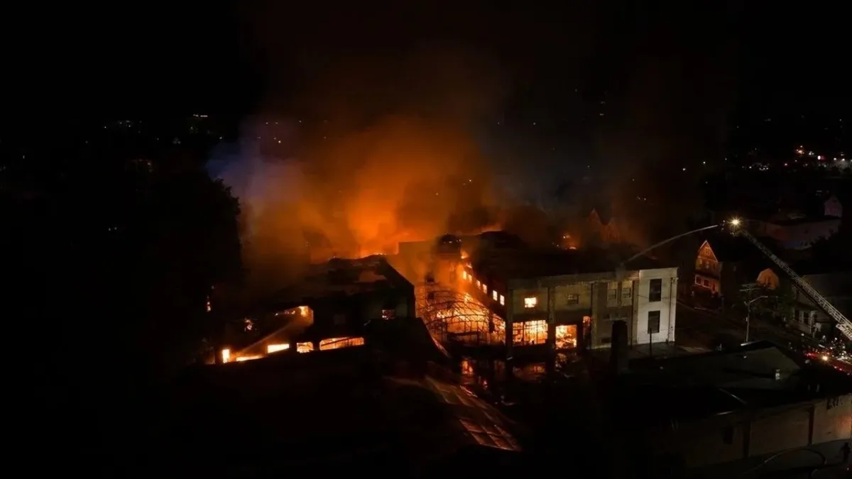 Kastamonu'da iki katlı ahşap ev yangın sonucu kullanılamaz hale geldi