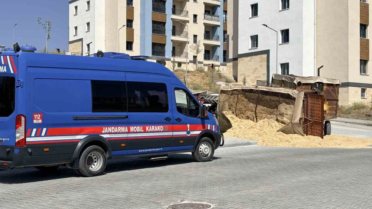Kütahya'da devrilen traktörde yaralanan sürücü hastaneye kaldırıldı