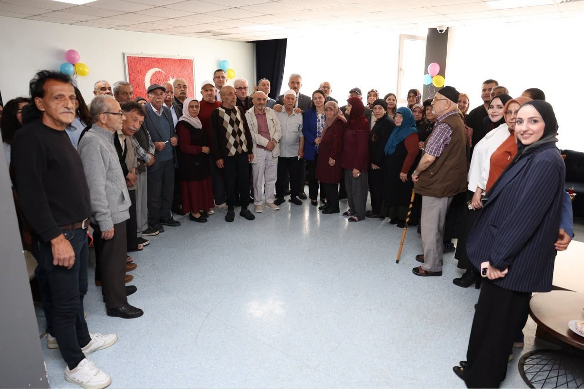 Düzce Valisi Mehmet Makas huzurevi sakinlerini ziyaret etti