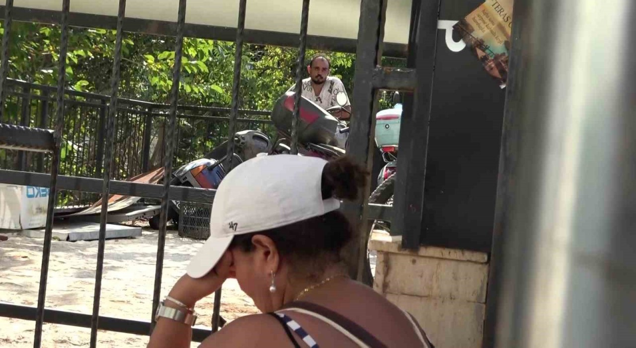 Antalya'da kanyon kenarında intihar girişiminde bulunan şahıs ikna edildi