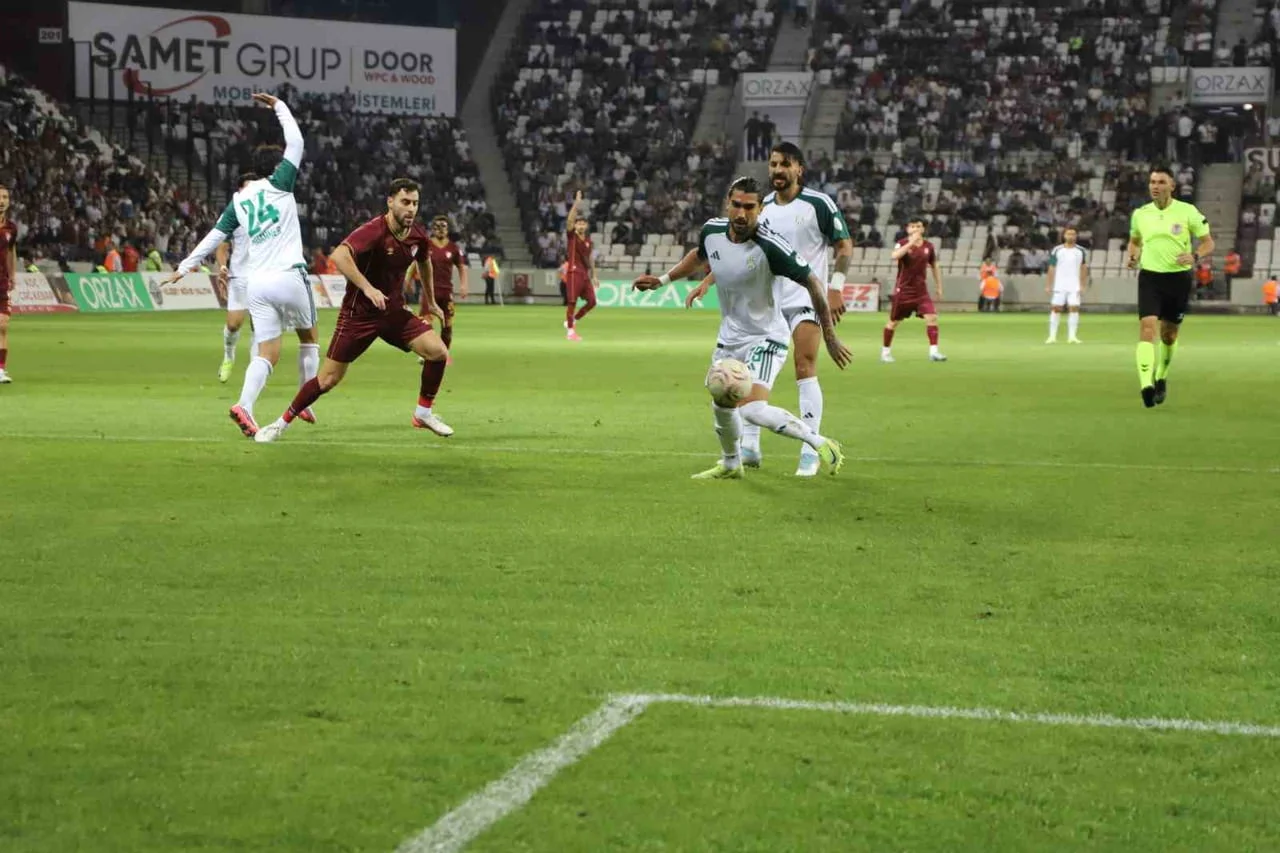 Elazığspor, Aliağa FK'yı kendi sahasında 5-0 mağlup etti