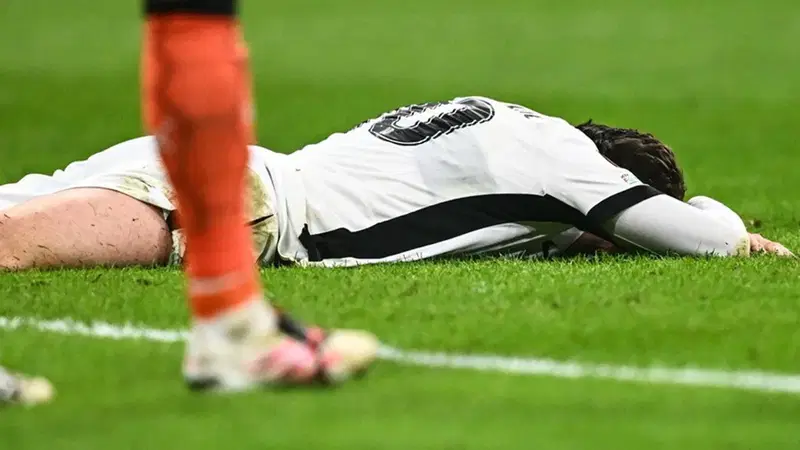 Beşiktaş kaptanı Orkun Kökçü sakatlık nedeniyle Hoffenheim maçından çıktı
