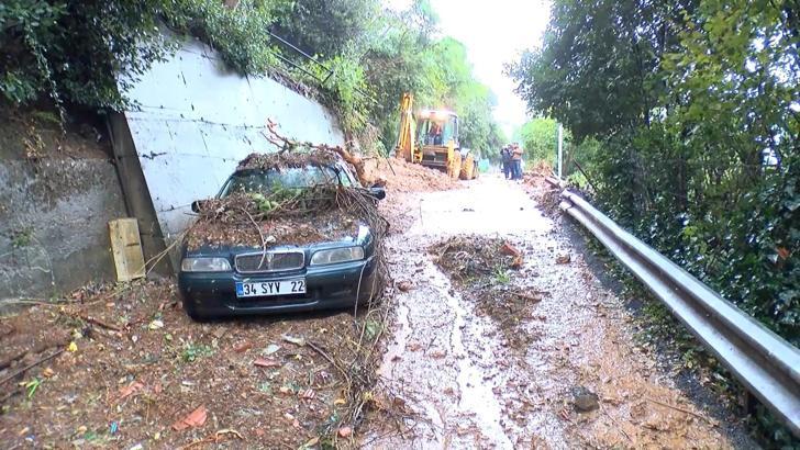 Beykoz'da sağanak sonrası toprak kayması park halindeki aracı sürükledi
