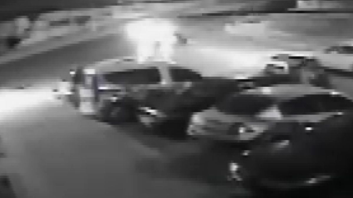Esenyurt'ta taksi ile motosiklet çarpıştı: 2 kişi ağır yaralandı