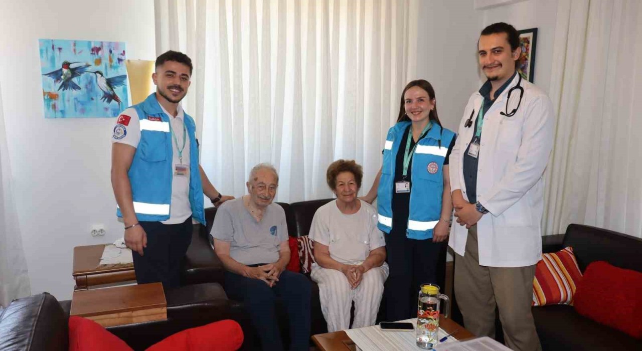 Bursa'da evde sağlık ekipleri 2 bin 700 hastaya yerinde bakım sunuyor