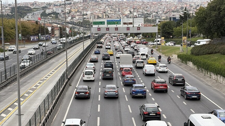 İstanbul'da sabah trafiği kilitlendi: Yoğunluk yüzde 80'e çıktı