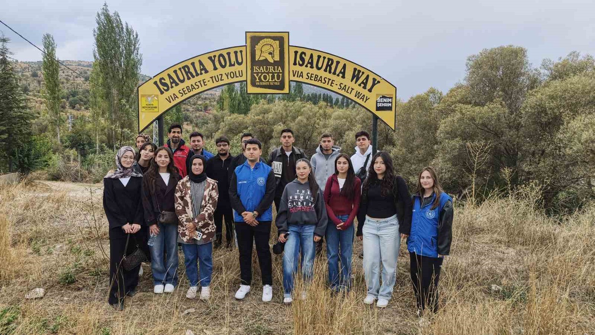 Bozkır'da üniversite öğrencileri İsauria Yolu rotasında yürüyüş gerçekleştirdi