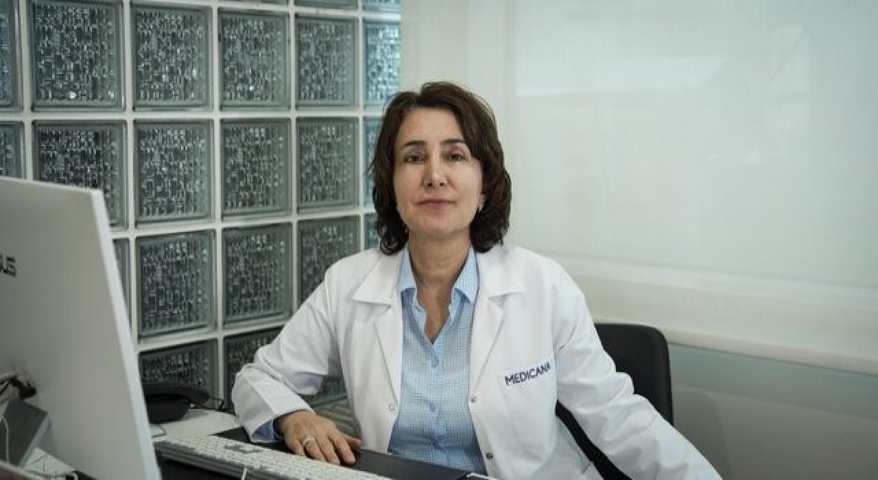 Menopoz dönemindeki hormonal değişimler migren ataklarını tetikleyebilir