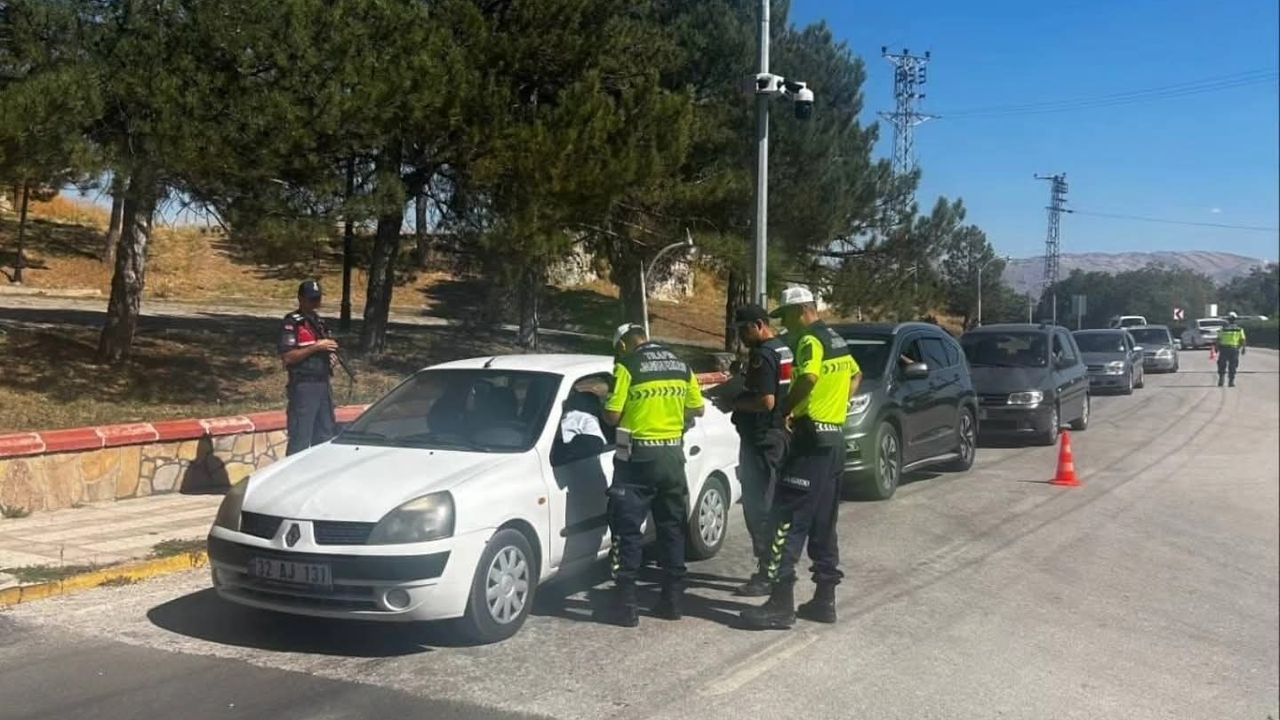 Sandıklı'da jandarma ekiplerinden mesire alanlarında geniş kapsamlı denetim