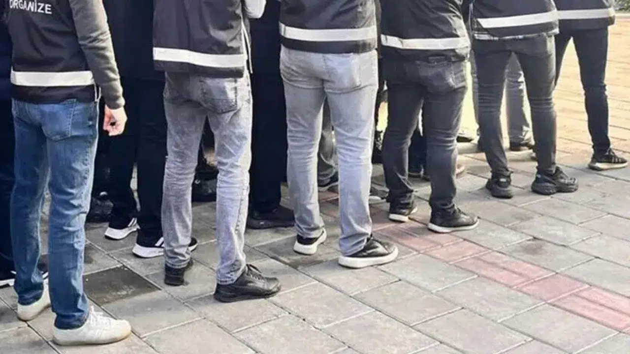 Denizli'de uyuşturucu satıcılarına baskın: 12 kişi tutuklandı