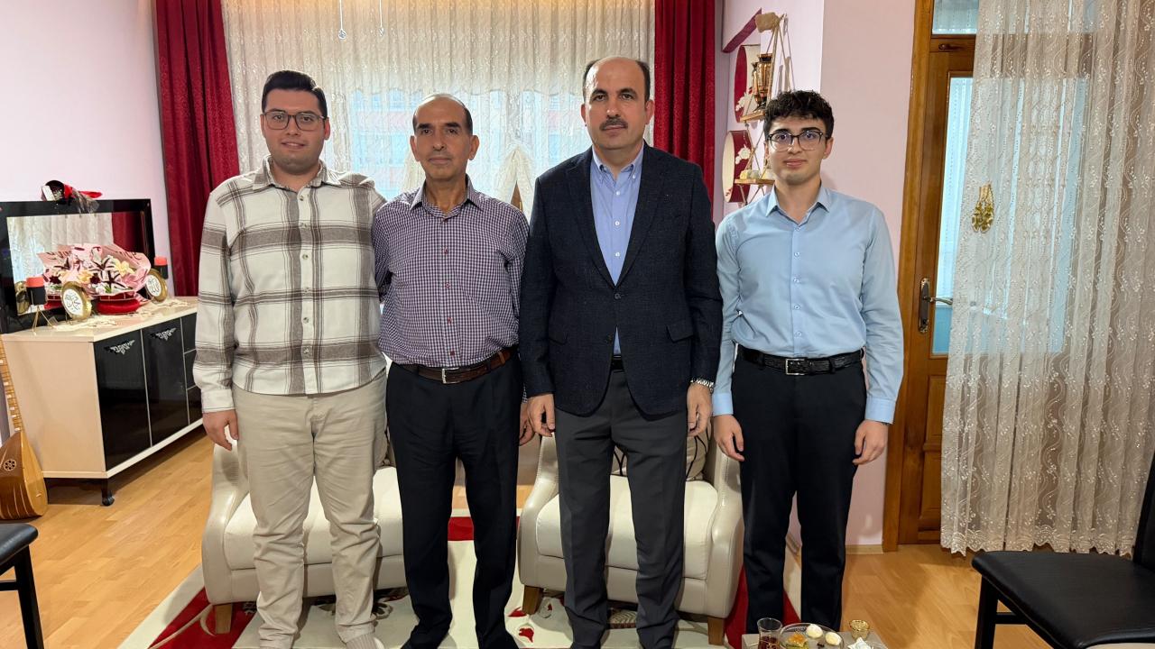 Başkan Altay, Vefa Umresi projesiyle kutsal topraklara gidenleri ziyaret etti