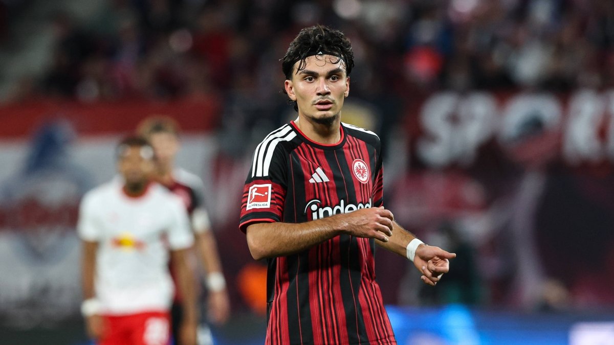 Eintracht Frankfurt Teknik Direktörü Hütter'den Can Uzun'a eleştiri