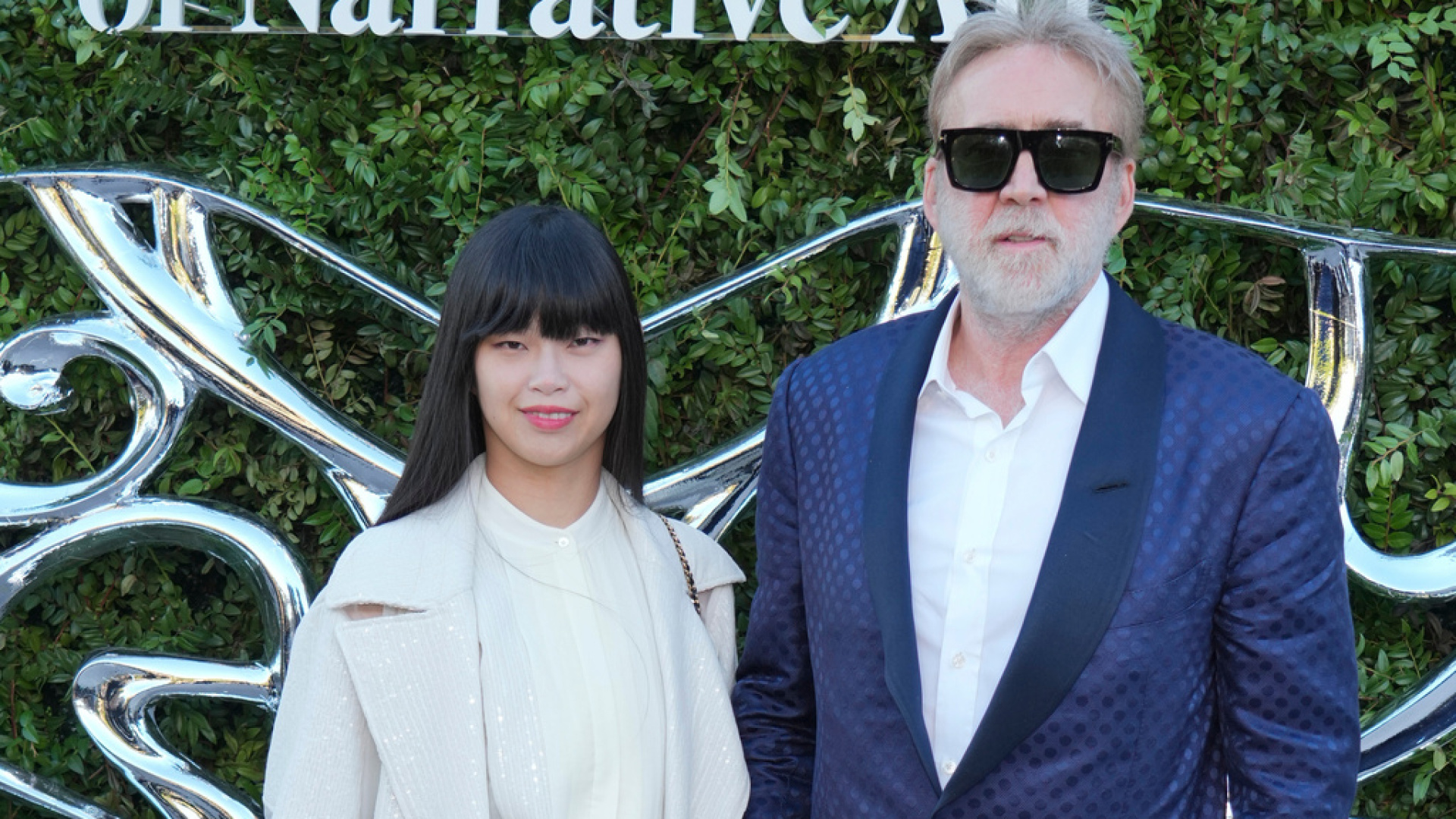 Nicolas Cage yeni imajıyla kırmızı halıda boyasız saçlarıyla göründü