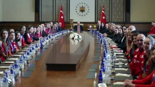 Cumhurbaşkanı Erdoğan voleybol şampiyonlarını kabul etti