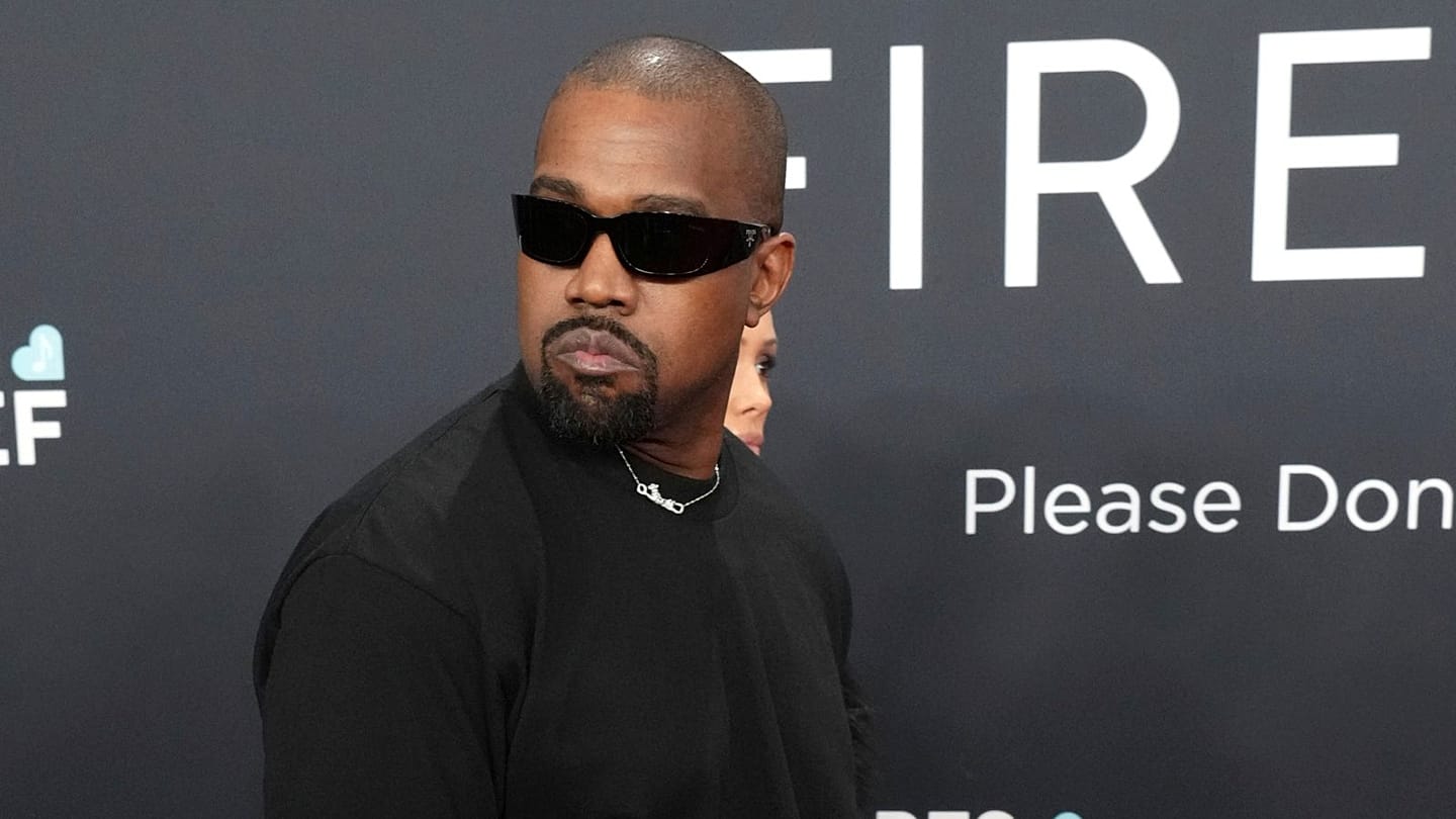 Kanye West, Rusya'da Ukrayna işgalinden bu yana sahne alacak ilk büyük Batılı sanatçı