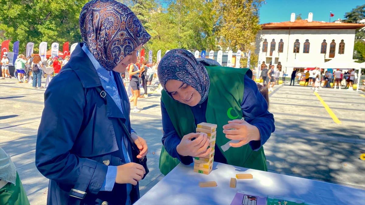 Yeşilay Sinop Şubesi bağımlılıkla mücadele için bilgilendirme standı açtı