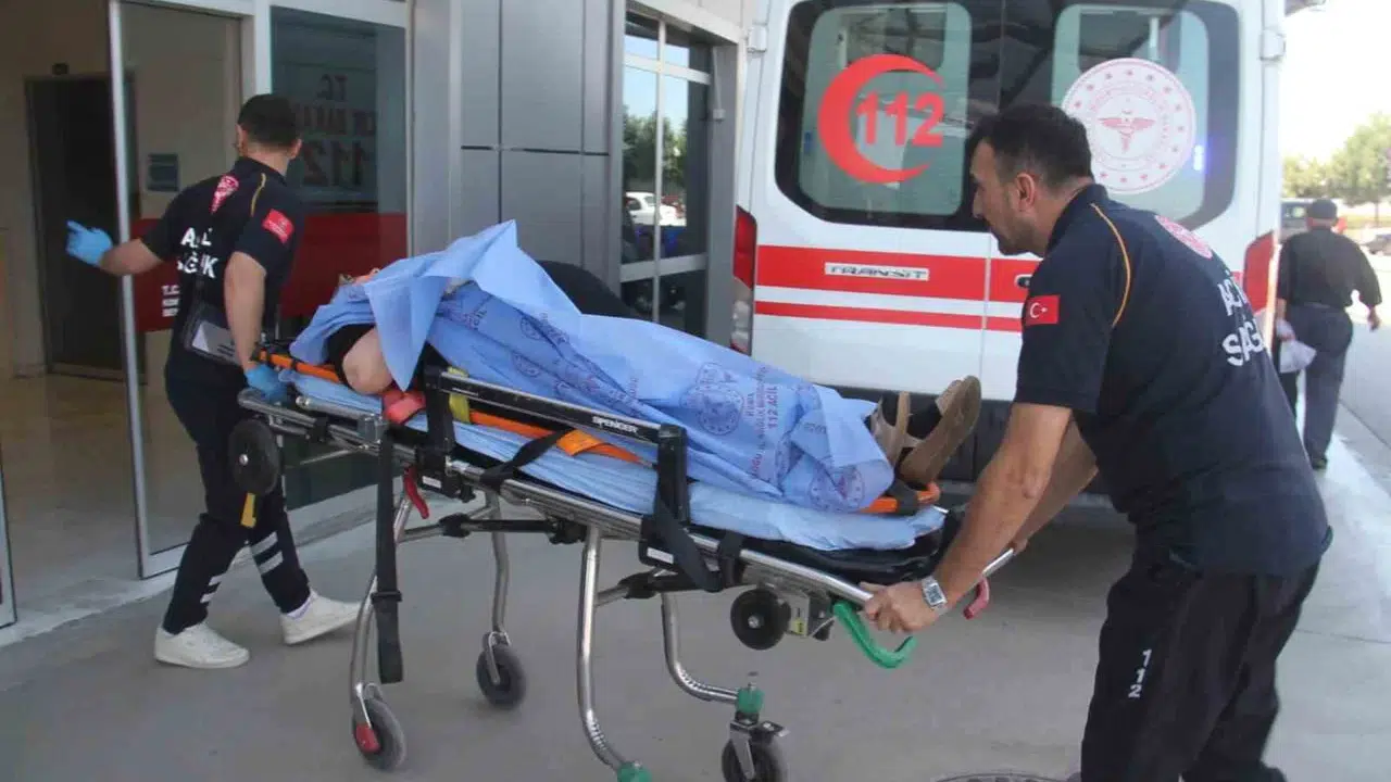 Konya'nın Hüyük ilçesinde iki otomobilin çarpıştığı kazada 7 kişi yaralandı
