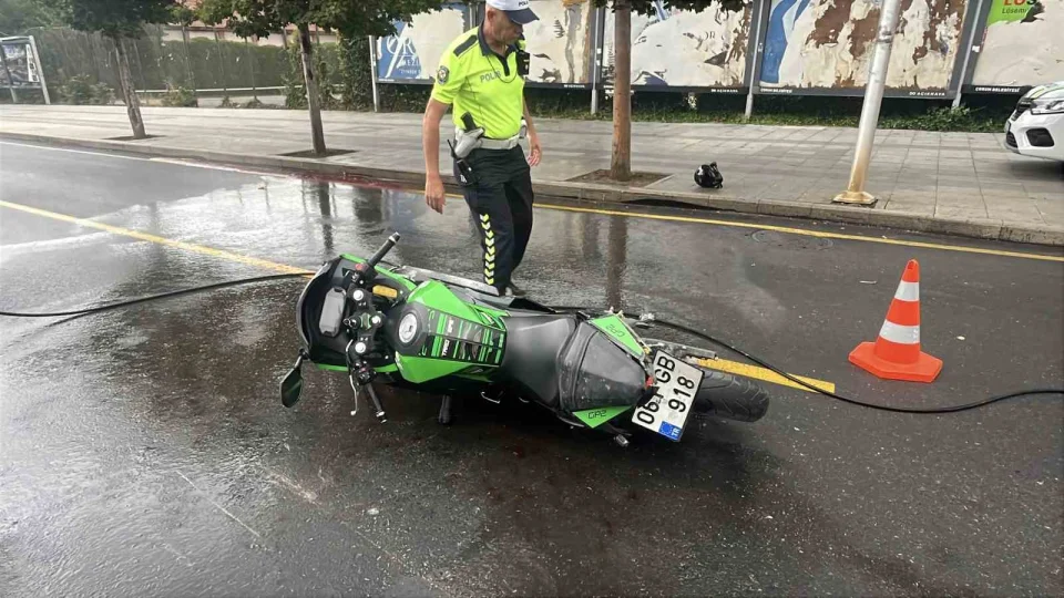 Çorum'da motosikletin araca çarpması sonucu bir genç hayatını kaybetti
