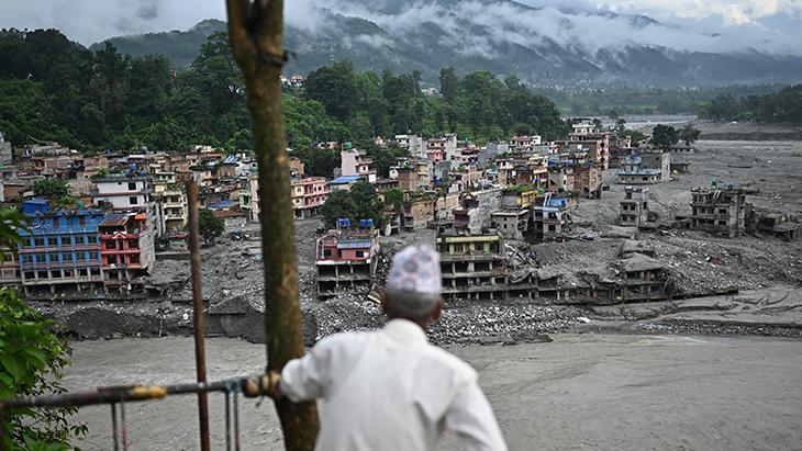 Nepal'deki buzul felaketinin iklim değişikliği ve deprem kaynaklı olduğu belirlendi