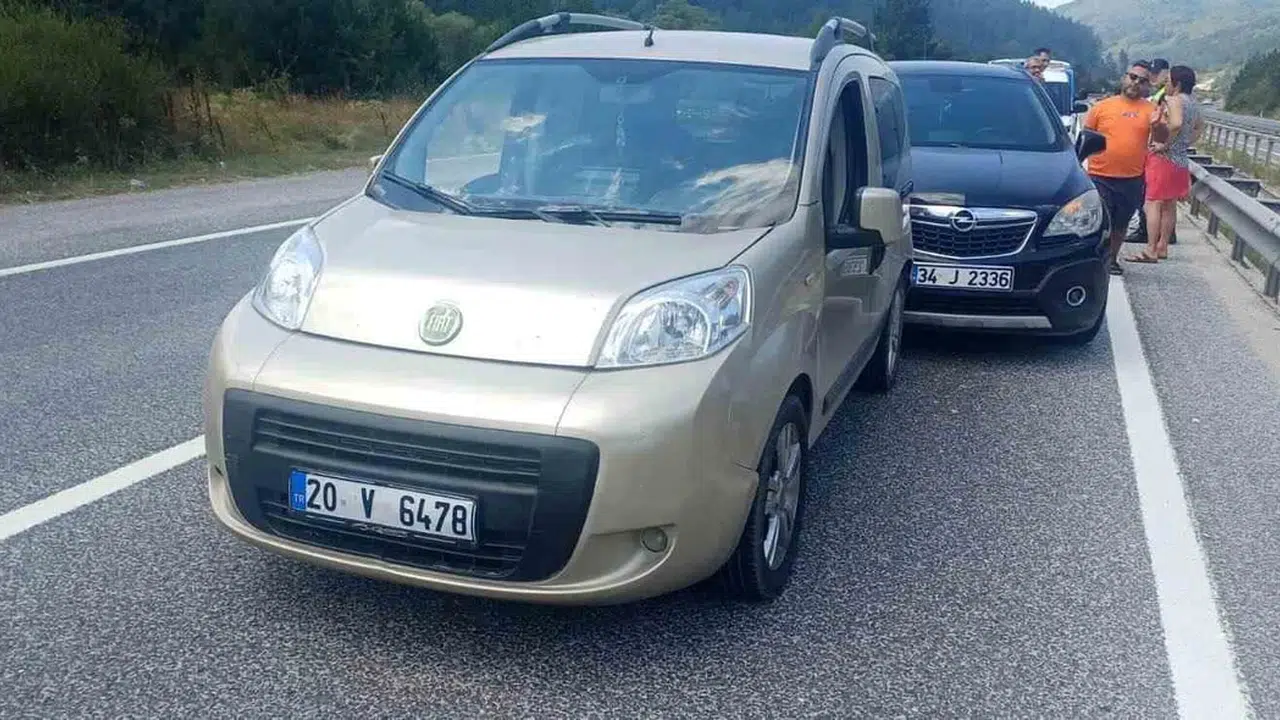 Bilecik'te dört aracın karıştığı zincirleme kazada can kaybı yaşanmadı