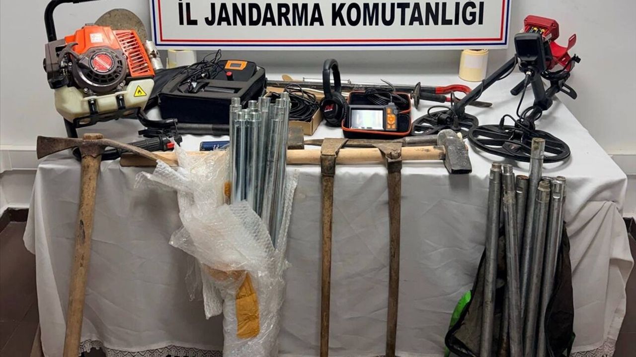 Eskişehir'de kaçak kazı yapan 5 şüpheli jandarma tarafından yakalandı