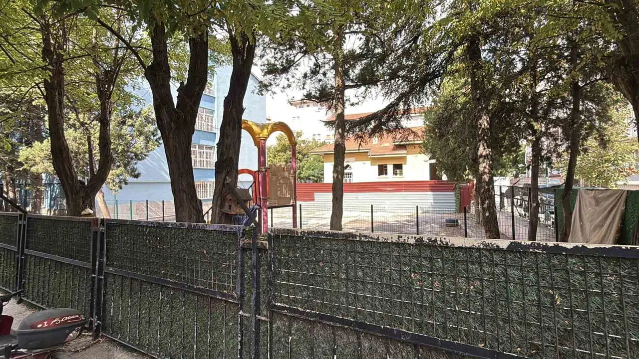 Eskişehir'de okul yanındaki çöp konteynerinde kimyasal madde patlaması