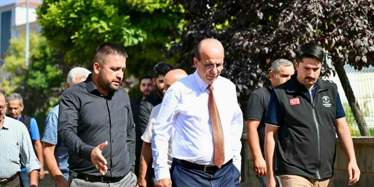 Yeşilyurt Çavuşoğlu Mahallesi'nde sıcak asfalt serim çalışmaları başladı
