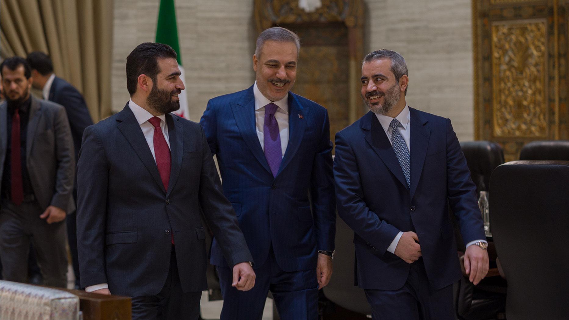 Dışişleri Bakanı Fidan Şam'da Suriyeli bakanlarla üçlü görüşme yaptı