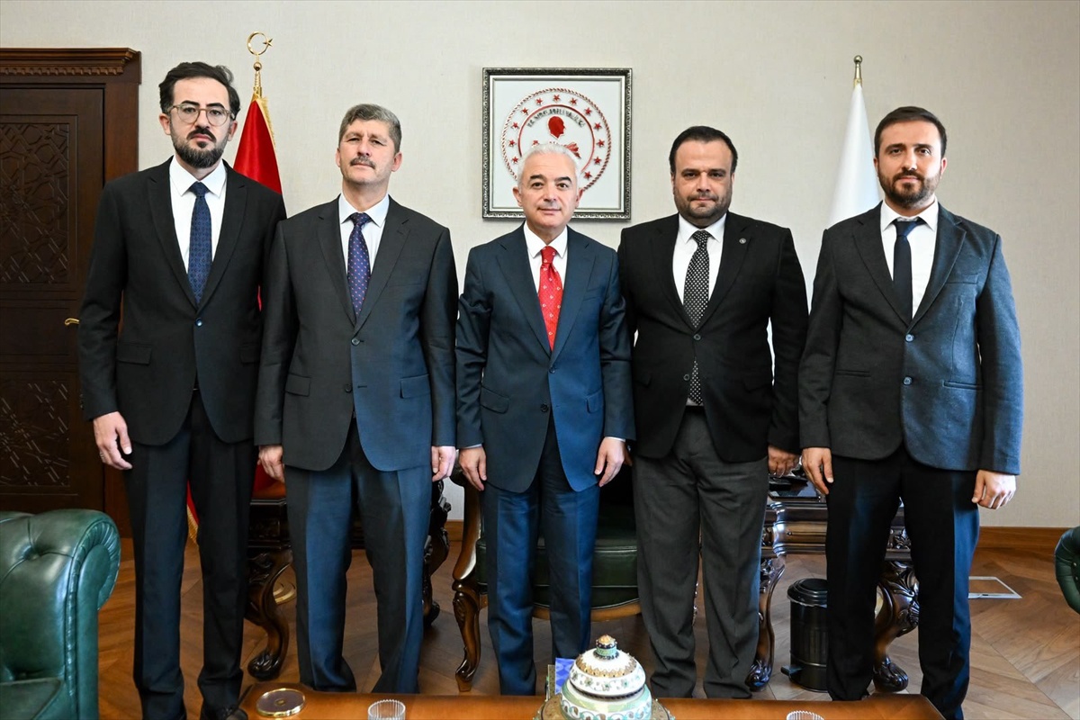 Vali Uğur Turan, yeni İlahiyat Fakültesi Dekanı Prof. Dr. Nevzat Erkan'ı kabul etti