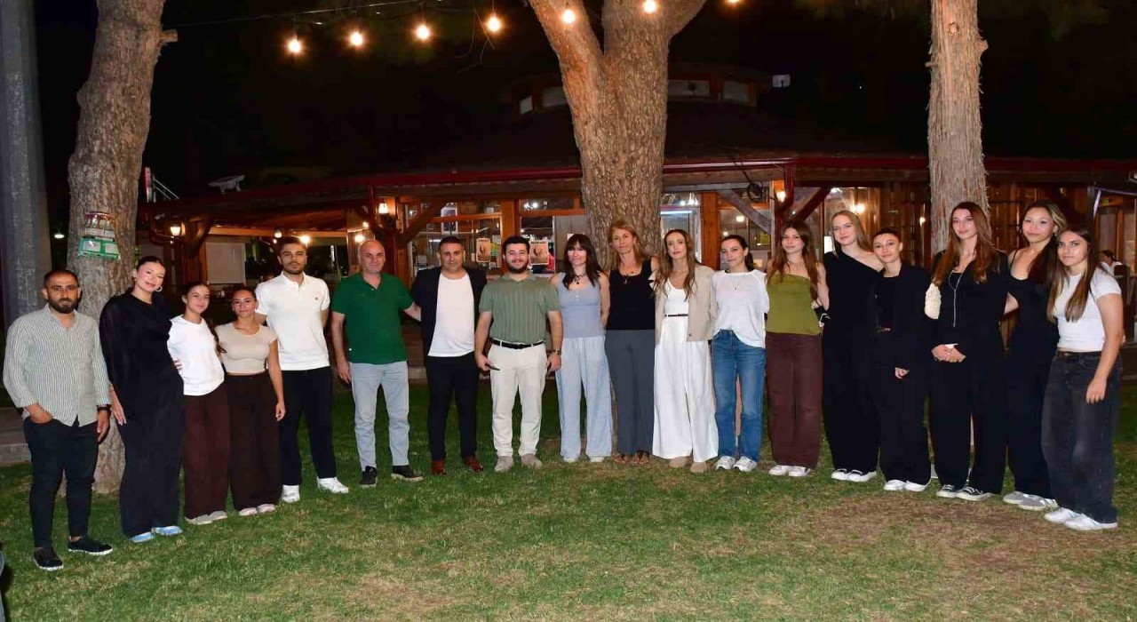 Yunusemre Belediyespor voleybolda üst sıraları hedefliyor