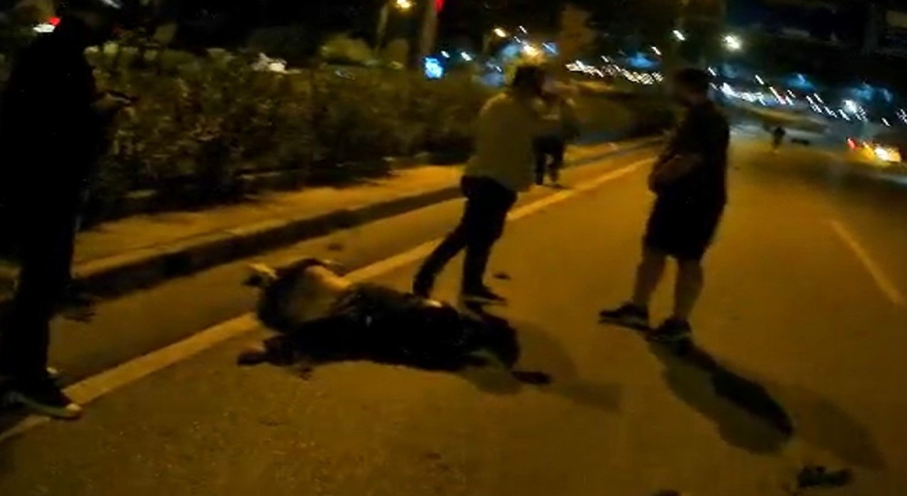 Karabük'te motosiklet refüje çarptı: Sürücü yaralandı