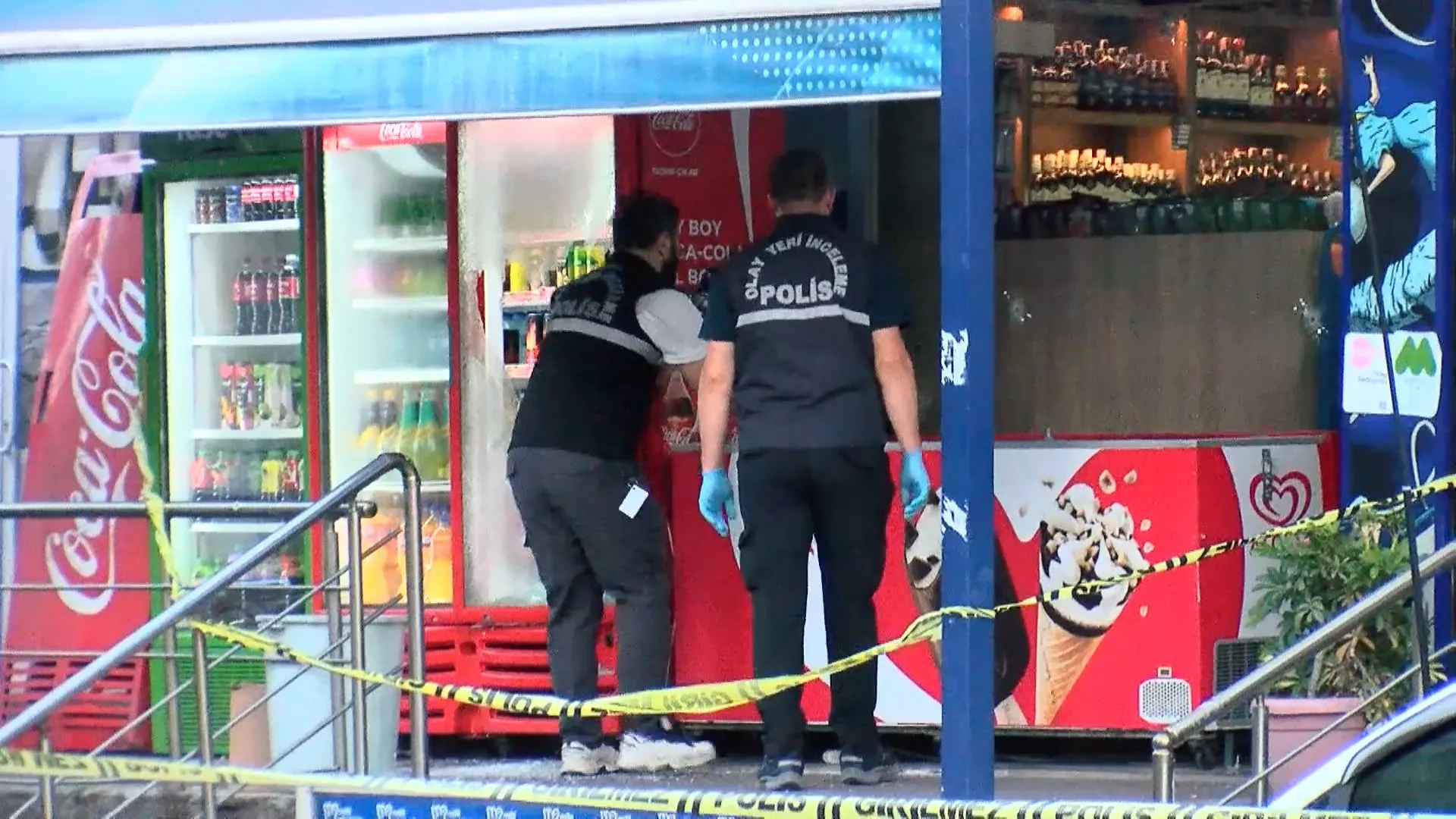 İstanbul Sancaktepe'de tekel bayisine motosikletli saldırganlar ateş açtı