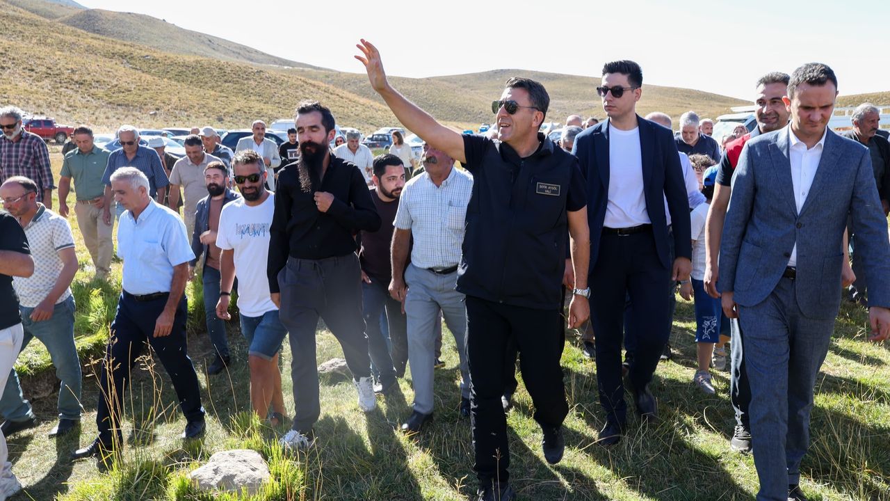 Tunceli'de güvenlik ortamıyla birlikte köy ve mezra ziyaretleri sürüyor